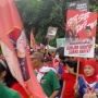 Puluhan Pendukung Ganjar-Mahfud Geruduk Istora Senayan Jelang Debat Capres