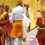 Resmi Menikah, Prince Mateen Pakai Busana Pernikahan Tradisional