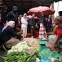 Duh! Blusukan di Pasar 26 Ilir, Siti Atikoh dapat Keluhan Harga Bahan Pokok Tak Stabil