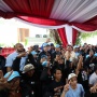 Para Nelayan Kunjungi Kediaman Prabowo, Ramai-ramai Video Call Keluarga di Rumah