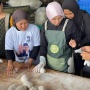 Harga Sagu Melambung, Istri Ganjar Sambangi Pabrik Pembuatan Kerupuk Kemplang Di Palembang