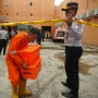 Aksi Heroik Pemandu Lagu 'Ochi', Lari-lari Bawa Apar saat Gedung New Orange Karaoke Tegal Terbakar