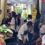 Ibu Maxime Bouttier Meninggal, Luna Maya Sibuk Sambut Pelayat