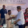 Salurkan Bansos Beras ke Warga Manggarai Barat, Menko Airlangga Dicurhati Petani