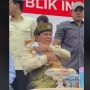 Definisi Cat Lovers, Prabowo Langsung Gendong Kucing Warga saat Kampanye di Batam