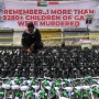 Ribuan Anak Tewas di Gaza, Ratusan Sepatu Mejeng di Depan Kedubes Amerika