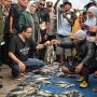 Suara Dukungan untuk Prabowo Terdengar saat Blusukan di Pasar Ikan Sorong, Anies: Inilah Bentuk Demokrasi