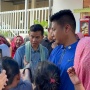 Disambut Pekik 'All in Samsul' saat Blusukan, Emak-emak di Warakas Salfok Lihat Gibran: Ya Allah Ganteng Banget