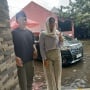 Gaya Kaesang Pakai Peci Hitam Didampingi Istri, Temui Ketua PCNU Depok Disambut Genangan Banjir