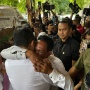 Detik-detik Anies Baswedan Dipeluk Pria Kampung Bayam Sambil Nangis