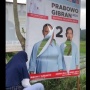 Viral Cewek Perbaiki Baliho Prabowo-Gibran yang Rusak: Ya Wajar Lah