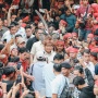Hadir di Pontianak, Prabowo Disambut Meriah Tarian Baras Banyu dan Disematkan Topi Adat Dayak