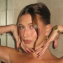 Rahasia Kulit Sehat dan Flawless Hailey Bieber, Ternyata Rutinitas Skincare Ini yang Dilakukan!