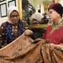 Ratu Keroncong Waldjinah Beri Anies Batik Wahyu Tumurun, Dibuat Selama 7 Bulan Dan Diisi Doa Wiridan