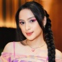 5 OOTD Kece Kaneishia Yusuf, Jago Banget Mix and Match Warna