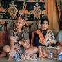 5 Potret Ahok dan Puput Nastiti Devi Liburan ke Sumba, Tampil Menawan dengan Busana Adat dari Tenun Ikat