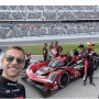 Potret Bareng Penggemar, Jenson Button Ogah Loncat