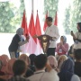 Kemesraan Jokowi saat Temui Ibu Nasabah PNM Magelang