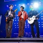Konser Jonas Brothers Digelar Malam Ini, Begini Serunya Persiapan Fans