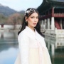 Jalan-Jalan Pakai Hanbok di Korea, Sabrina Chairunnisa Dipuji Cantik Sama Warga Lokal