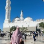 Umrah Bareng Christian Sugiono, Titi Kamal Pakai Tas Branded Puluhan Juta
