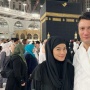 Titi Kamal Unggah Foto Bareng Christian Sugiono di Depan Ka'bah, Teka-teki Warganet Akhirnya Terjawab