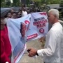 Diolok-olok hingga Bentangkan Spanduk, Ganjar Pranowo Malah Ajak Makan Pendukung Prabowo-Gibran