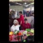 Reaksi Ganjar Pranowo Bikin Geleng-geleng Ketika Disambut Spanduk Capres Lain hingga Diteriaki Bokep Saat ke Balikpapan