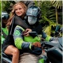 Viral Bule Adakan Challenge Peluk Driver Ojol: Vibes-nya Adem, Tapi..