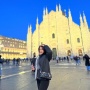 Pose di Depan Katedral Milan, Happy Asmara Pakai Tas Mewah Seharga Mobil Bekas