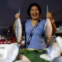 Berburu Ikan Bandeng untuk Perayaan Imlek