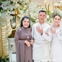 Umi Kalsum Doakan Ayu Ting Ting dan Muhammad Fardana di Depan Ka'bah, Agar Segera Menikah?