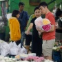 Jelang Valentine, Pasar Bunga Rawa Belong Mulai Ramai Diserbu Pembeli