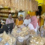 Kunjungi Sentra Kulit Sukaregang, Fery Farhati Belanja Produk Lokal Khas Garut