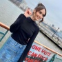 Cinta Laura Pamer Momen Nyoblos di New York, Cek Surat Suara di Depan Petugas dengan Gaya