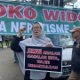 Demonstrasi ProKontra Pemakzulan Jokowi Diwarnai Lemparan Gelas Air Mineral di Depan DPR