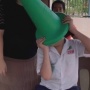 Lucu dan Menegangkan! Kepala Bocah Terjebak di Traffic Cone, Diselamatkan Damkar Pakai Gergaji