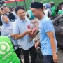 Rayakan Kemenangan Prabowo-Gibran, TKN Fanta Bagi-bagi Bunga dan Cokelat ke Masyarakat