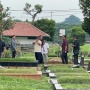 Menang Quick Count, Prabowo Langsung Ziarah ke Makam Ibunya di Tanah Kusir