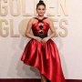 Selena Gomez Ketahuan Comot Foto Konser SNSD Gegara Ingin Ucapkan Selamat Hari Valentine ke Fans