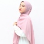 Lembut dan Tidak Bikin Gerah, Ini 5 Rekomendasi Brand Pashmina Terbaik