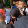Hadiri Sidang Cerai Perdana, Ria Ricis Tertunduk Lesu, Teuku Ryan Tenang