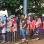 Lagi Mahal! Warga Bandung Rela Mengantri Panjang dari Pagi Biar Kebagian Beras Murah
