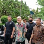 Momen Wapres Ke-6 Try Sutrisno Ikut Antre Nyoblos Ulang Di TPS 043 Menteng