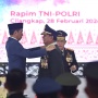 Momen Jokowi Beri Pangkat Istimewa Jenderal Kehormatan untuk Prabowo