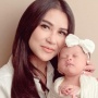 7 Artis Perempuan Angkat Anak yang Diajak Tinggal Bareng, Terbaru Bebizie