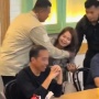 Saking Girang Bertemu Jokowi, Wanita Muda Ini Sampai Buat Paspampres Bereaksi