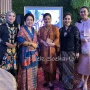 Adu Mewah Penampilan Iriana Jokowi dan Titiek Soeharto Saat Kondangan: Tas Dior vs Gelang Giok, Lebih Mahal Mana?