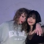 Diam-diam Nonton Konser Eras Tour di Singapura, Lisa BLACKPINK Bagi Foto Dirangkul Taylor Swift: Ya Ampun!