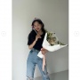 Ide 5 OOTD Celana Jeans Gaya Kasual ala Mun Ka Young, Tetap Stylish di Setiap Tempat
